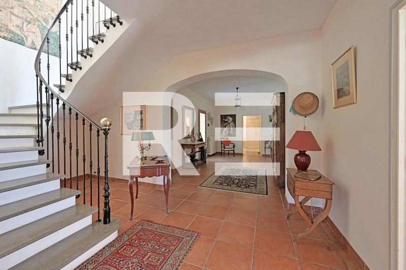 Maison - 285 m² - 8 pièces