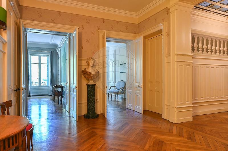 Appartement - 288 m² - 8 pièces