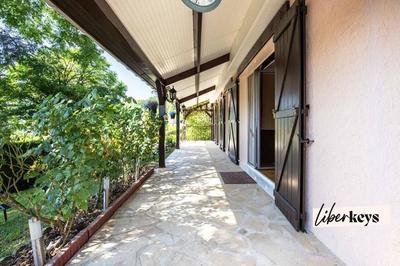 Maison - 215 m² - 8 pièces