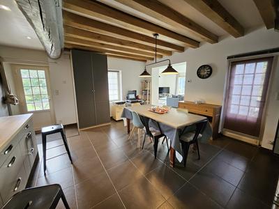 Maison - 143 m² - 9 pièces