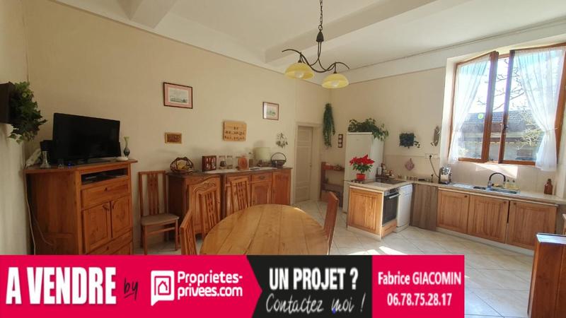 Propriété - 270 m² - 10 pièces