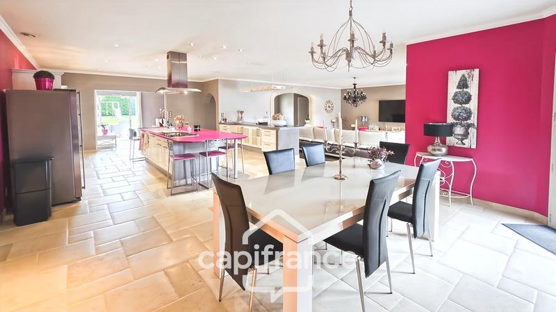 Maison - 428 m² - 8 pièces