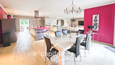 Maison - 428 m² - 8 pièces