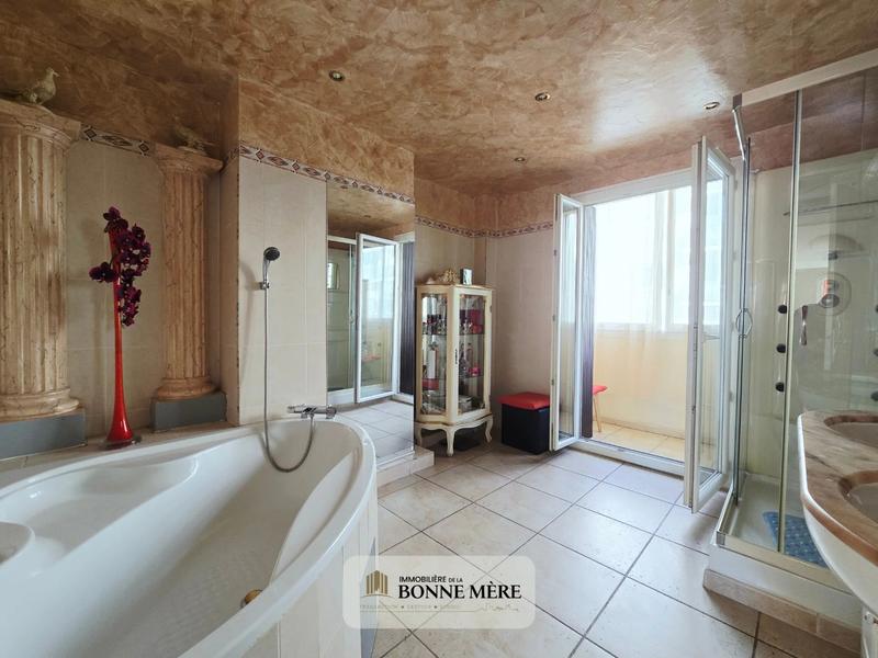 Appartement - 100 m² - 3 pièces