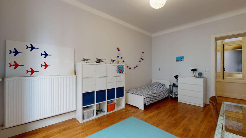 Appartement - 218 m² - 9 pièces