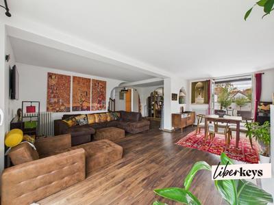 Maison - 223 m² - 7 pièces