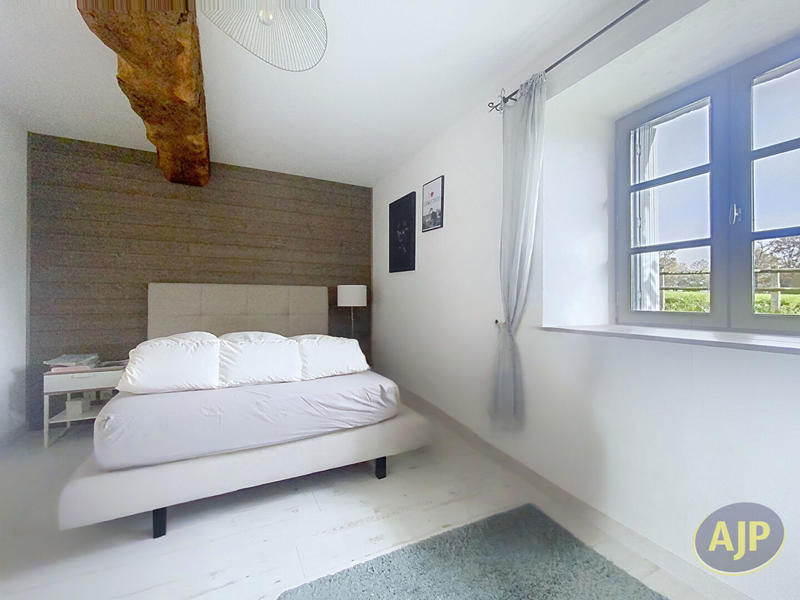 Maison - 215 m² - 8 pièces