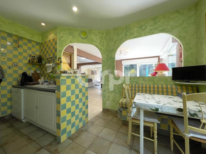 Maison - 181 m² - 6 pièces