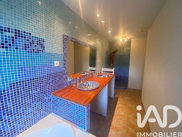 Maison - 225 m² - 6 pièces