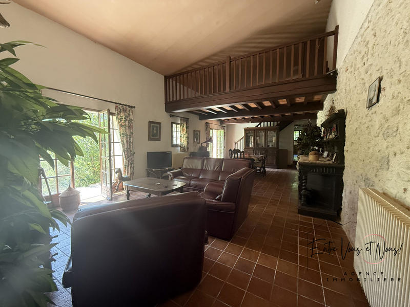 Maison ancienne - 257 m² - 9 pièces