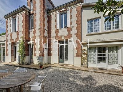 Maison - 204 m² - 8 pièces