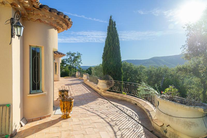 Maison - 195 m² - 6 pièces