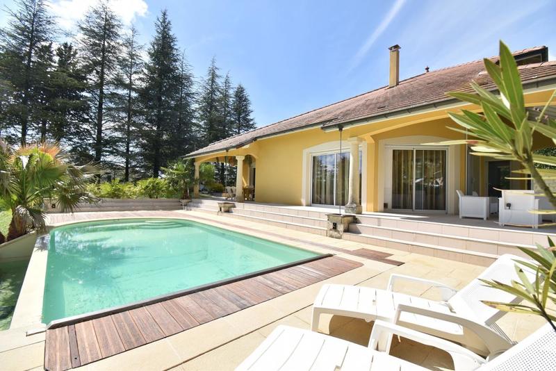 Villa - 240 m² - 6 pièces