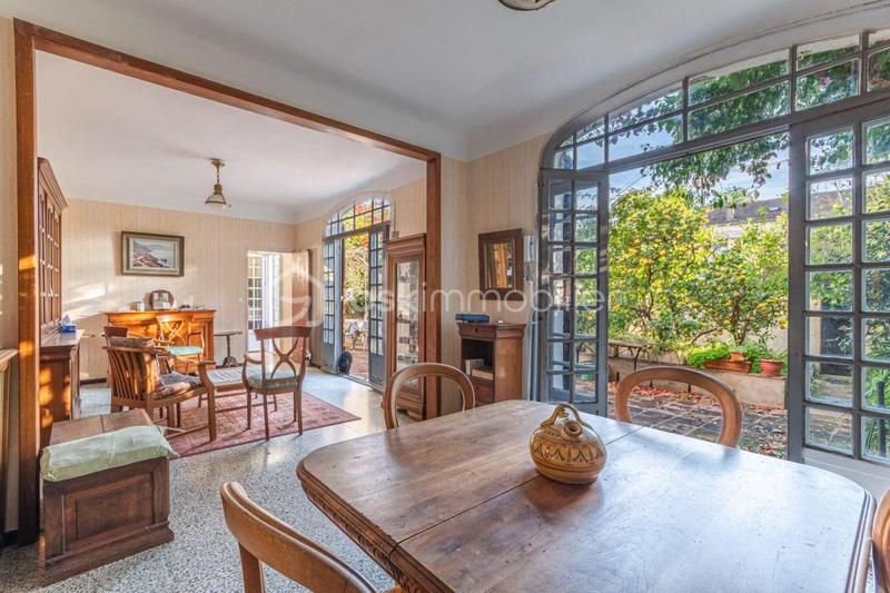 Maison - 212 m² - 10 pièces