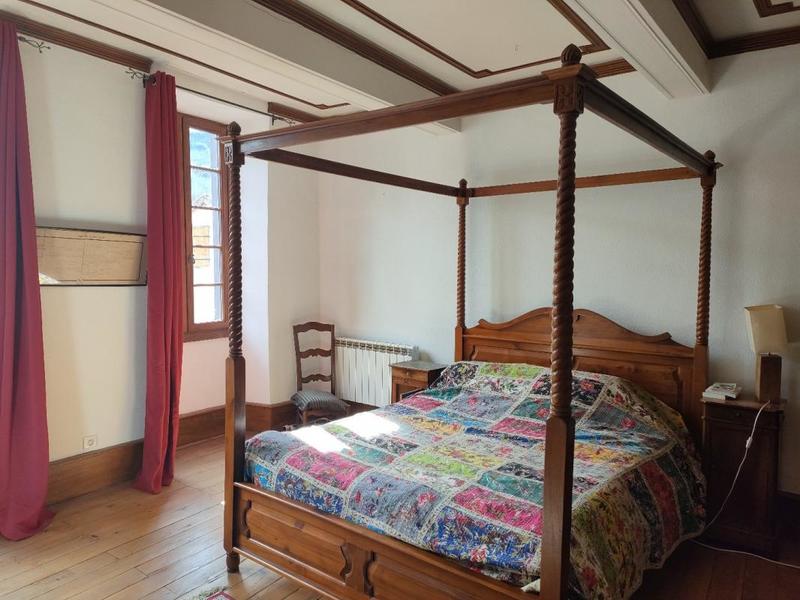 Maison - 240 m² - 10 pièces