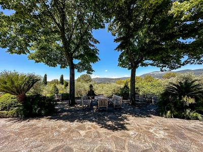 Maison - 368 m² - 10 pièces