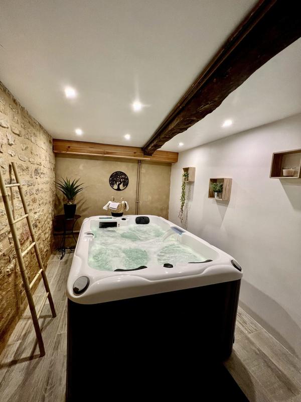 Maison ancienne - 240 m² - 10 pièces