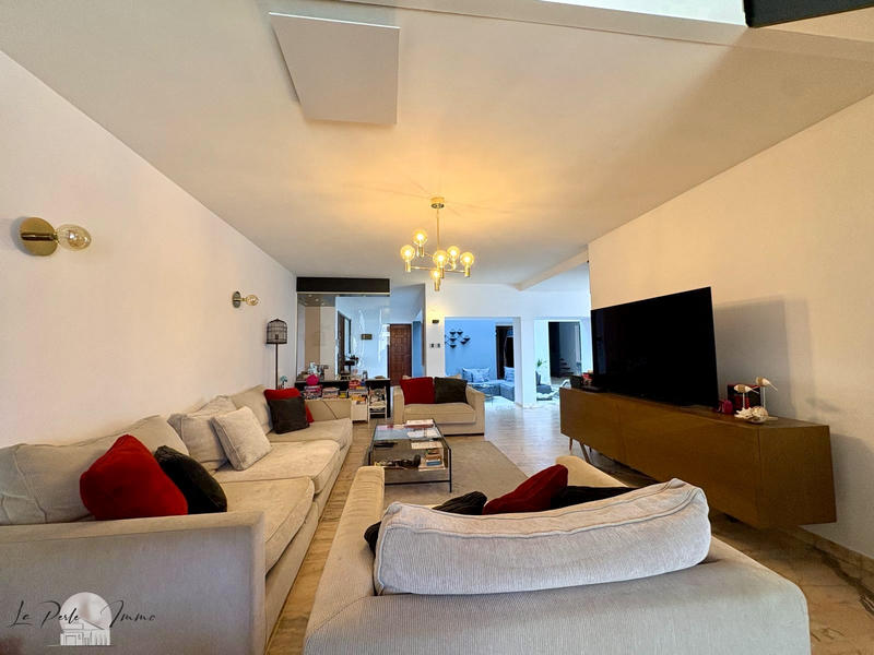 Villa - 300 m² - 7 pièces