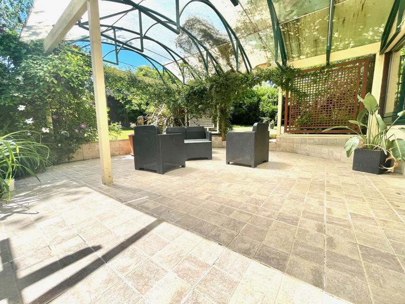 Maison - 232 m² - 9 pièces