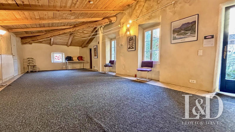 Bastide - 1 400 m² - 38 pièces