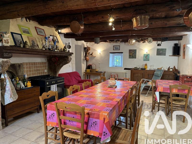 Maison - 250 m² - 8 pièces