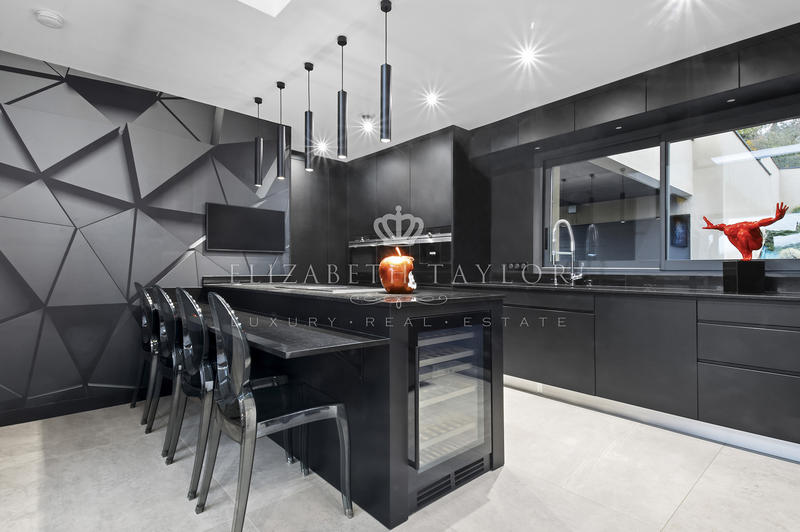 Propriété - 310 m² - 10 pièces