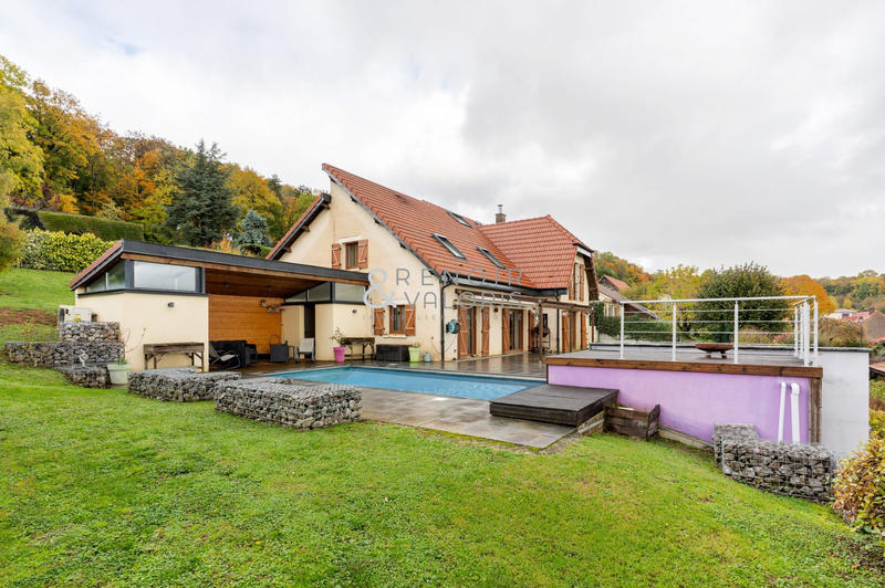 Maison - 320 m² - 7 pièces