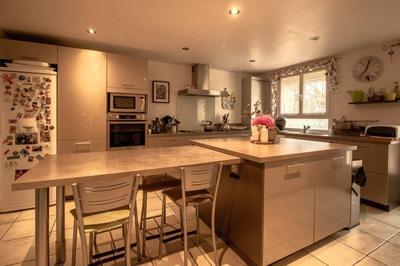 Maison - 274 m² - 8 pièces