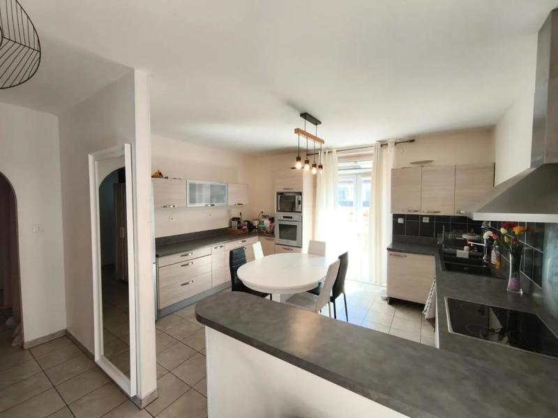 Maison en pierre - 184 m² - 9 pièces