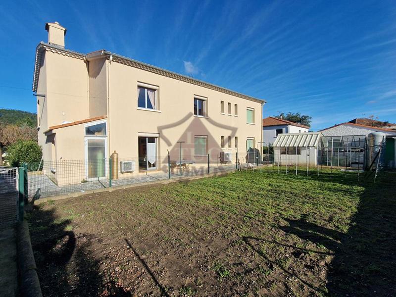 Maison - 240 m² - 9 pièces