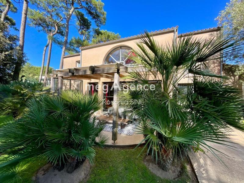 Maison - 246 m² - 8 pièces