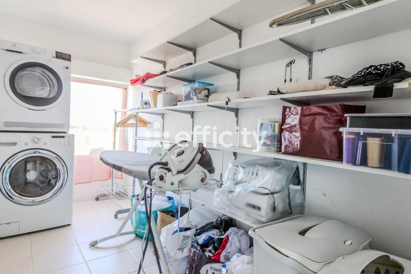 Villa - 260 m² - 9 pièces