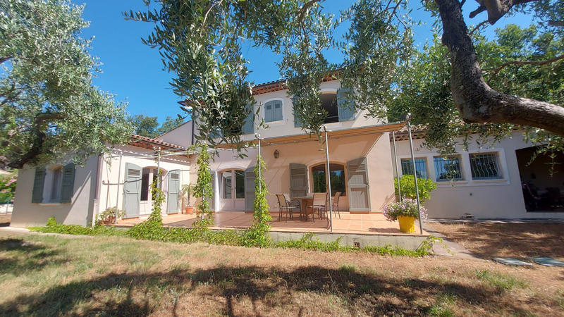 Villa - 285 m² - 6 pièces