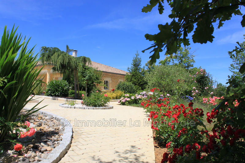 Demeure - 230 m² - 5 pièces