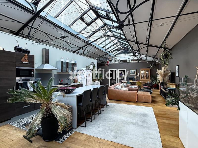 Loft - 144 m² - 5 pièces