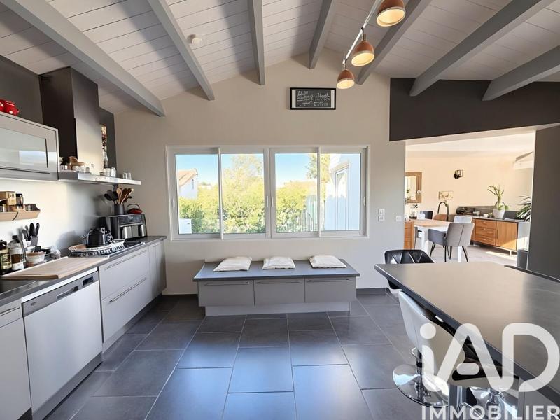 Maison - 178 m² - 6 pièces