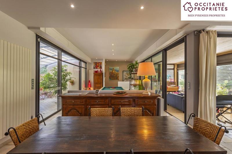 Propriété - 320 m² - 7 pièces