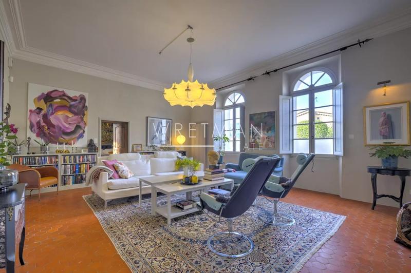 Propriété - 322 m² - 10 pièces