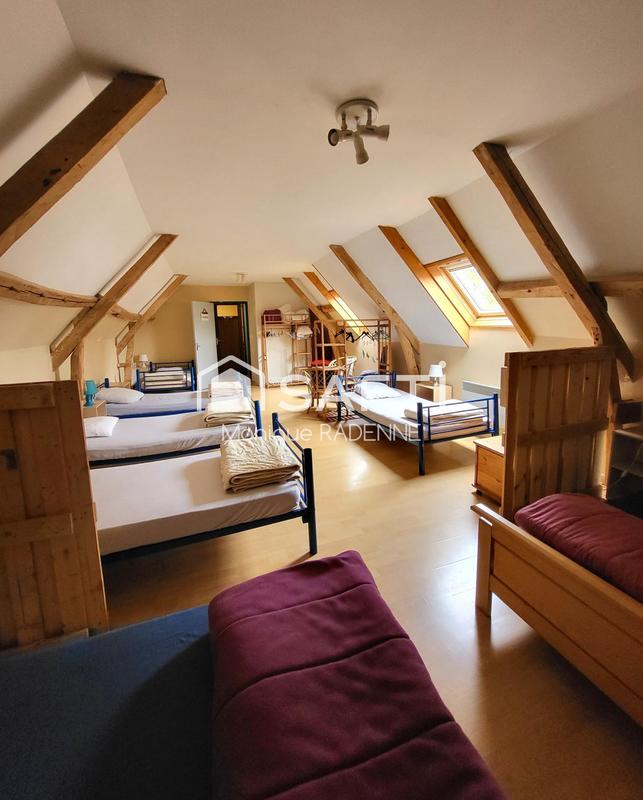 Maison - 280 m² - 9 pièces