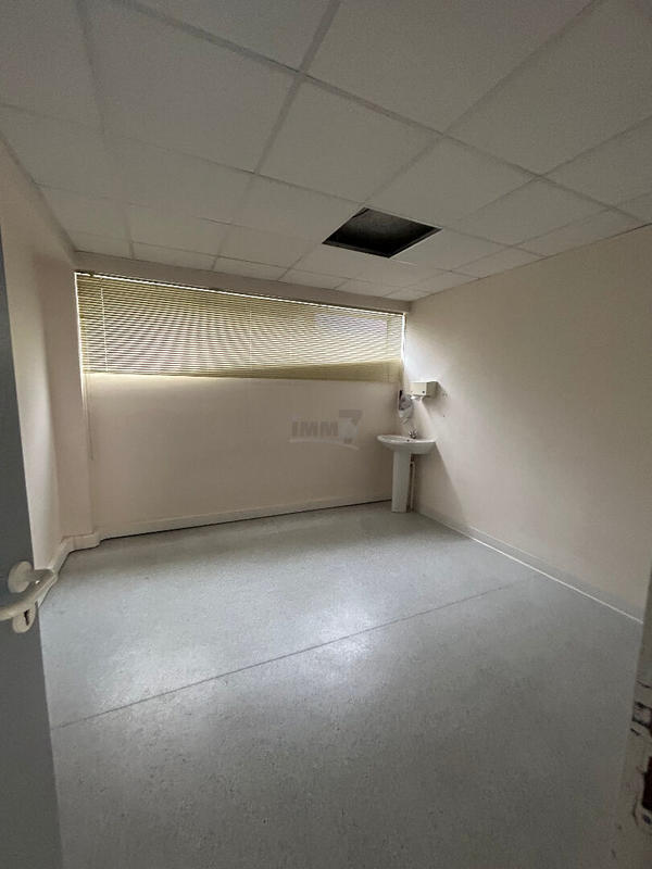 Bureau - 160 m² - 8 pièces