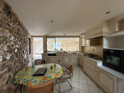 Maison - 279 m² - 5 pièces