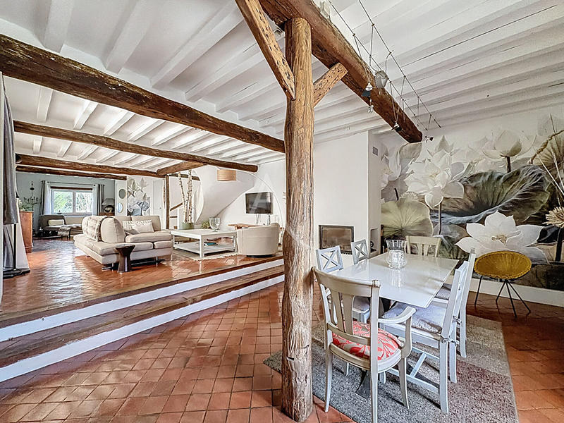 Maison - 261 m² - 8 pièces