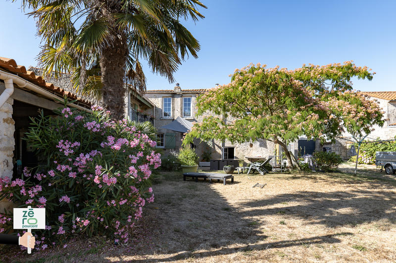 Maison - 208 m² - 8 pièces