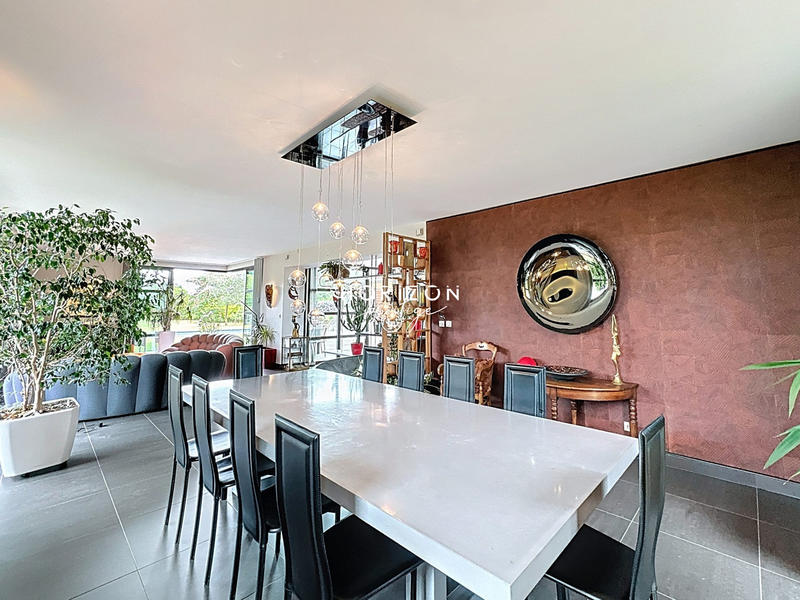 Maison contemporaine - 247 m² - 8 pièces