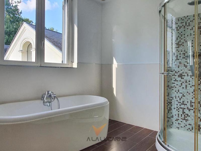 Propriété - 256 m² - 6 pièces