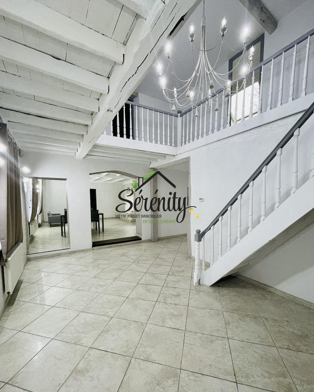 Maison - 260 m² - 6 pièces