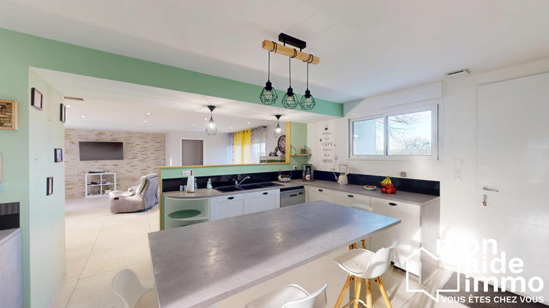 Maison - 234 m² - 7 pièces