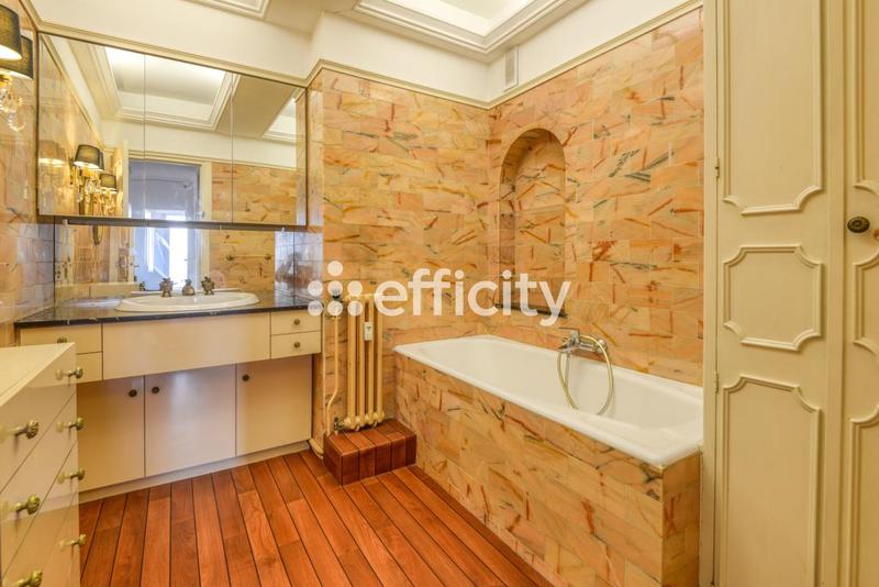 Appartement - 157 m² - 6 pièces