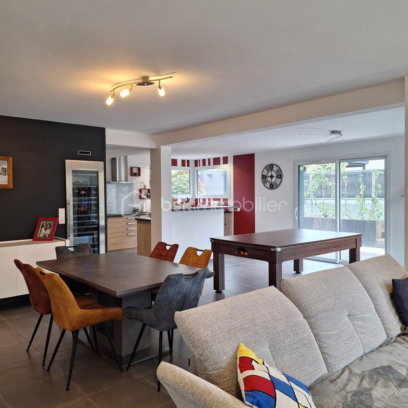 Maison traditionnelle - 180 m² - 7 pièces