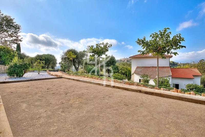 Maison - 295 m² - 7 pièces